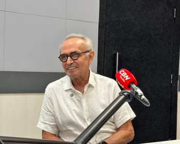 Cícero critica parcelamento das convocações para concurso da Educação do Estado