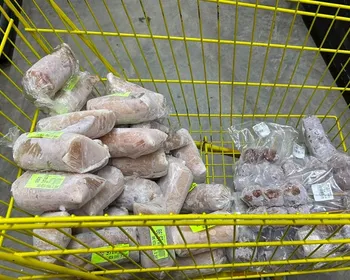 Cinco supermercados são autuados por vender alimentos vencidos e estragados, em Patos