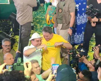 Com presença de Flávio Bolsonaro, PL oficializa Efraim Filho como candidato ao governo da Paraíba