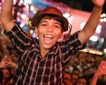 Conheça o menino convidado por João Gomes para tocar na abertura do São João de Campina Grande