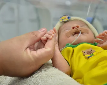 Copa do Mundo: recém-nascidos são vestidos com cores do Brasil em maternidade de Campina Grande