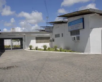 Dentista é presa suspeita de levar celular e drogas para presídio em João Pessoa
