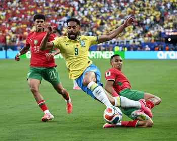 Douglas Santos ganha posição, e Matheus Cunha entra no 2° tempo em estreia ruim do Brasil na Copa