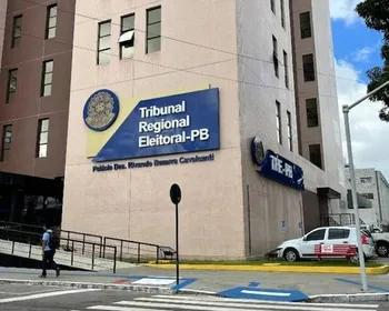'Delivery de cestas básicas' às vésperas de eleição: pedido de vista suspende julgamento no TRE
