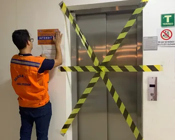 Elevadores de condomínio onde mulher ficou paraplégica são interditados, em João Pessoa