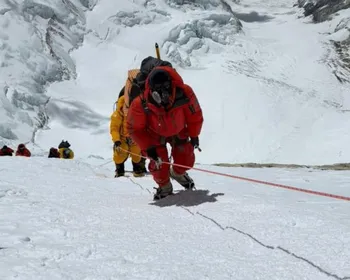 Empresário faz história e se torna o primeiro paraibano a alcançar o topo do Monte Everest