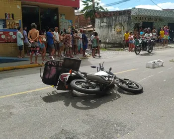 Entregador de gás morre em acidente envolvendo moto e carro, no Padre Zé, em João Pessoa