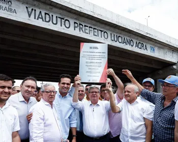 Entregue por João Azevêdo há um ano, viaduto é parcialmente interditado por falhas no asfalto