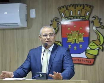 Evilásio Cavalcanti publica decreto exonerando todos os comissionados de Cabedelo