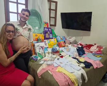 'Família tem a ver com amor', diz mãe de bebê gerado por homem trans