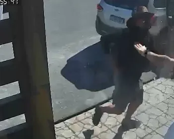 Homem é preso e adolescente é apreendido após assalto a loja de roupas, em Campina Grande