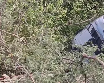Homem morre após carreta tombar na Serra de Santa Luzia, no Sertão da PB