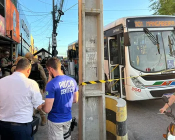 Homem morre após ser atropelado por ônibus em Mangabeira