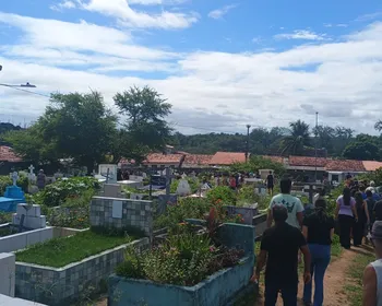 Idosa encontrada morta após desaparecer em Bayeux é enterrada