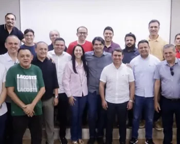 Leo Bezerra consulta base sobre segundo voto ao Senado e tese de apoio a Nabor ganha força
