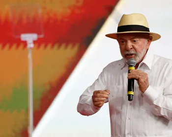 Lula desembarca na divisa da Paraíba em cenário de disputa por apoio para Eleições 2026