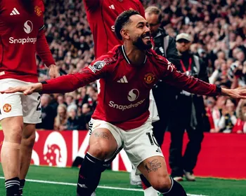 Matheus Cunha marca em clássico, e Manchester United garante retorno à Liga dos Campeões