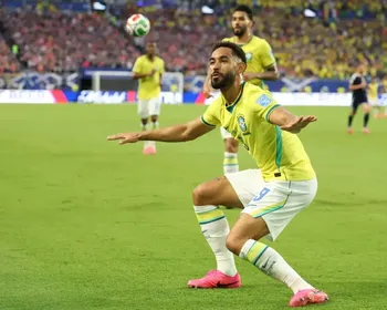 Matheus Cunha cumpre promessa e coloca telão para população de Baía Formosa acompanhar a Copa