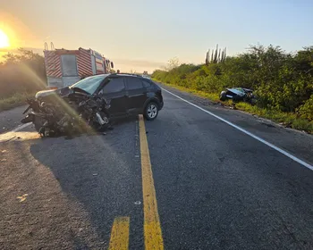 Motorista morre e duas pessoas ficam feridas após colisão entre carros na BR-230, em Soledade