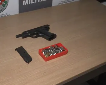 Operação cumpre mandados de prisão contra suspeitos de tráfico de drogas, em Bayeux