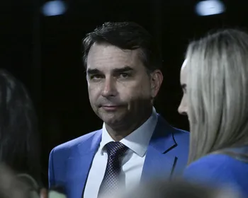 OPINIÃO: Flávio Bolsonaro evita agenda na Paraíba e escapa de desgaste com eleitorado feminino