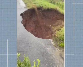 Parte de ponte que liga Belém e Caiçara desaba e é parcialmente interditada após fortes chuvas