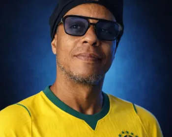 Porteiro viraliza pela semelhança com Ronaldinho Gaúcho e vira sósia do ex-jogador