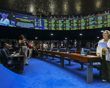Senado aprova aposentadoria especial a agentes de saúde considerada 'pauta bomba' para governo