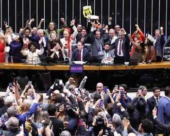 Veja os votos dos deputados paraibanos na sessão que aprovou o fim da escala 6x1