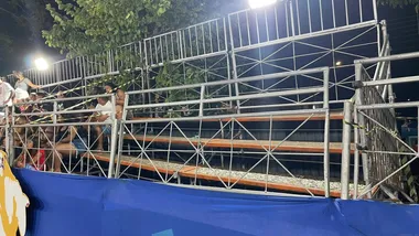 Arquibancada do Carnaval Tradição em João Pessoa cede e desfiles são suspensos