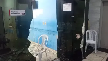 Prédio onde funciona o Bolsa Família em João Pessoa fica alagado após chuvas