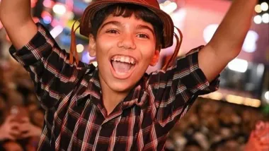 Conheça o menino convidado por João Gomes para tocar na abertura do São João de Campina Grande