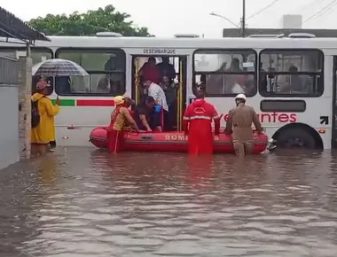 Fortes chuvas em João Pessoa chegam a 150 mm em 12 horas e deixam vários pontos alagados
