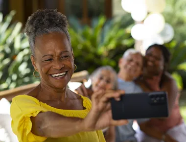 Enem 2025 traz envelhecimento da população ao centro e amplia discussão sobre economia dos 60+