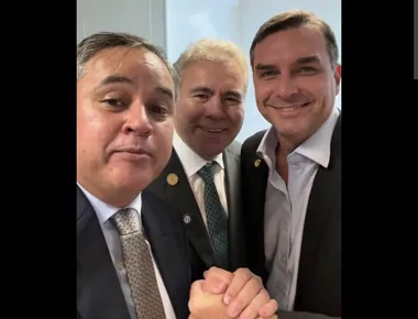 Flávio Bolsonaro participa de filiação de Efraim Filho ao PL em João Pessoa neste domingo