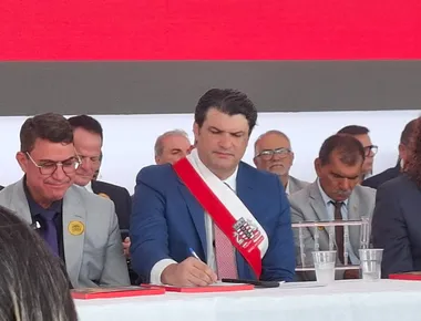 Leo Bezerra toma posse como prefeito de João Pessoa após renúncia de Cícero Lucena