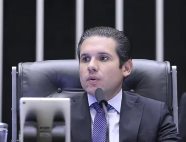 Hugo Motta diz que vai pautar projeto contra 'adultização' de crianças após vídeo de Felca