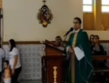 Padre acusado de intolerância religiosa fecha acordo com o MPF para não responder criminalmente