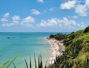 Turistas encontram crânio humano em piscina natural na praia do Seixas, em João Pessoa