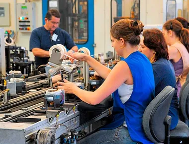 Setor de serviços cresce quase 6% e Paraíba fica em segundo lugar no país em 2025, aponta IBGE