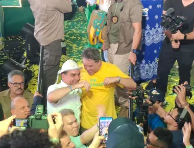 Com presença de Flávio Bolsonaro, PL oficializa Efraim Filho como candidato ao governo da Paraíba