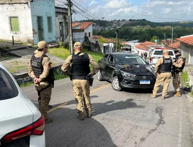 Suspeitos de roubar carro são baleados em confronto com a Polícia Militar, em João Pessoa