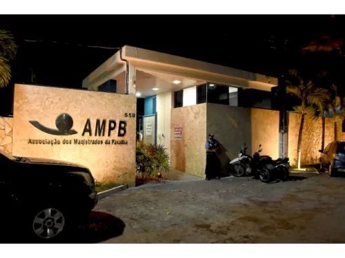 
				
					Em nota sobre investigação de juízes, AMPB pede cautela: "erro técnico não é fraude ou desvio"
				
				
