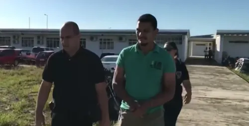 
				
					Alvo de operação contra a 'máfia dos concursos' foi preso por outro esquema de fraudes há 8 anos
				
				