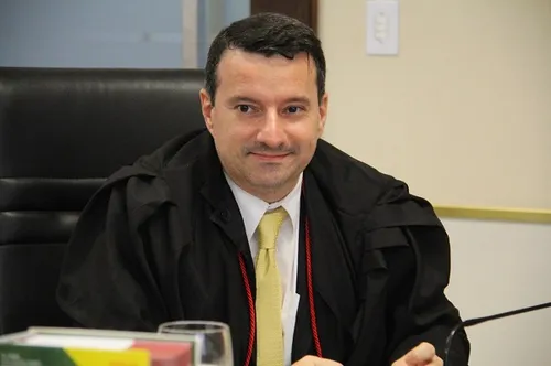 
				
					Antônio Hortêncio é eleito procurador de Justiça às vésperas do fim do mandato como chefe do MP
				
				