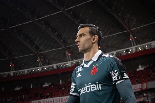 
				
					Após Botafogo-PB aprovar escudo alternativo, veja times que utilizam outros emblemas nas camisas
				
				