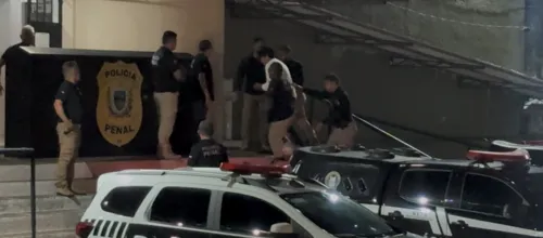 
				
					Após audiência de custódia, cantor João Lima vai para presídio do Róger
				
				