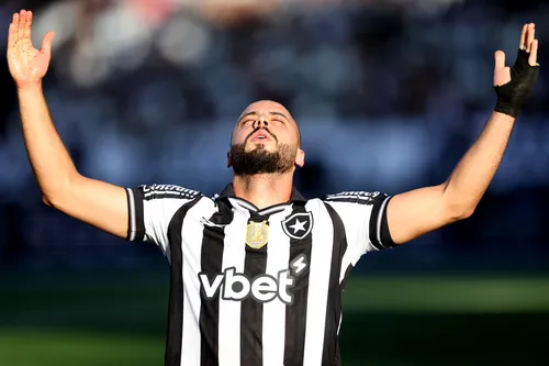 
				
					Arthur Cabral encerra jejum no Botafogo e objetiva temporada mais regular em 2026
				
				