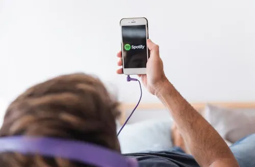 
				
					Artistas mais ouvidos e músicas mais tocadas de 2025: confira lista do Spotify
				
				