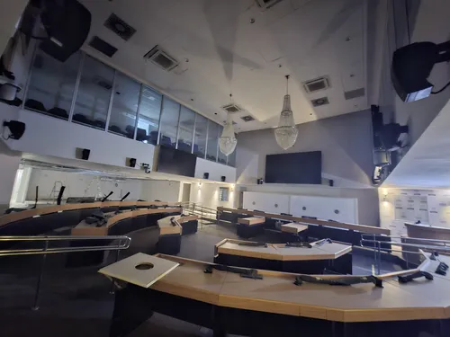 
				
					Assembleia faz reforma em plenário enquanto sessões ocorrem virtualmente; VEJA FOTOS
				
				